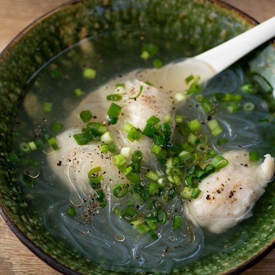 鶏団子の春雨スープ